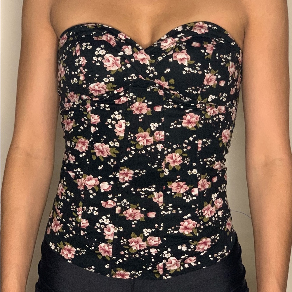Floral corset top with boning! 💐